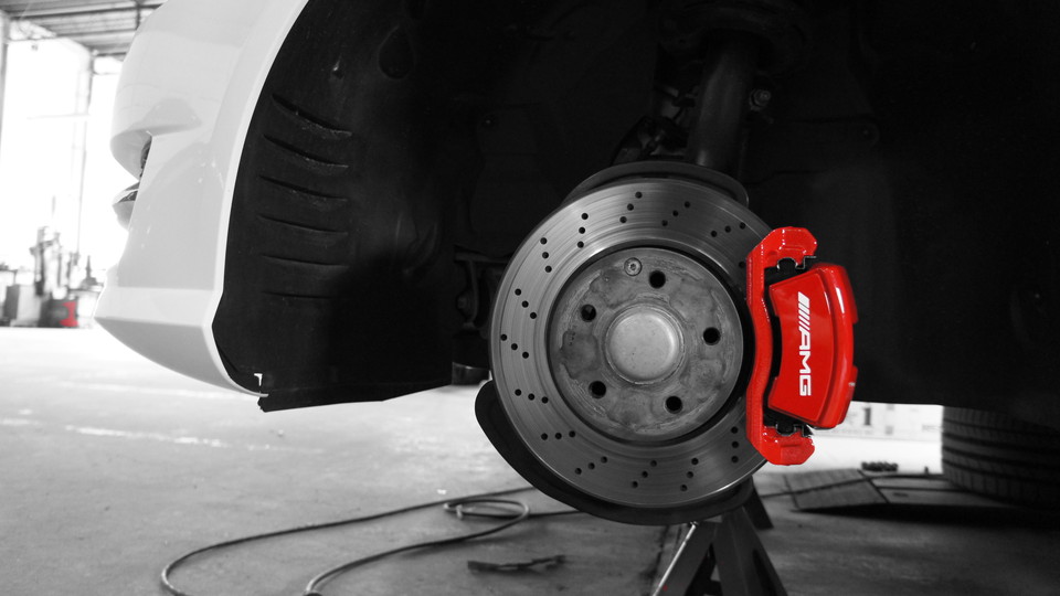 キャリパー塗装施工事例：Mercedes-Benz W204 Coupe純正キャリパー塗装　カラー：#001 Italian losso solid IMG9_666_Cf9QBk_sub1.jpg