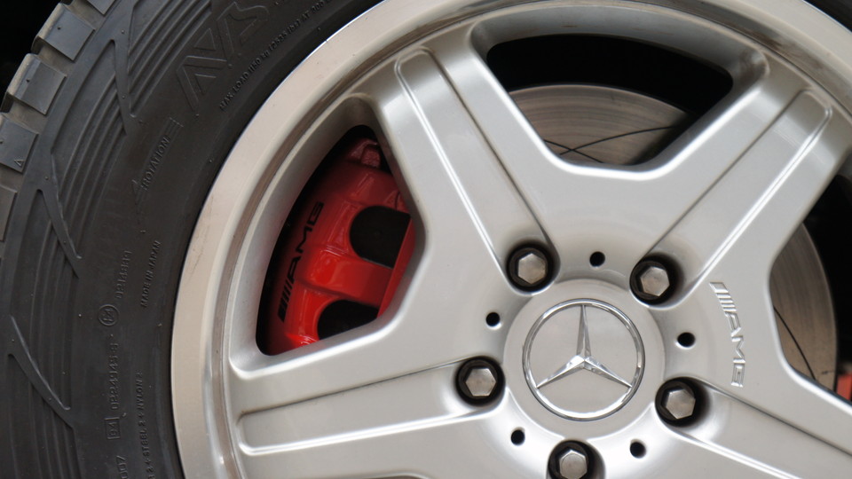 キャリパー塗装施工事例：ベンツG55AMGキャリパー塗装　カラー：#001 Italian losso solid IMG9_733_zpVOsP_sub2.jpg