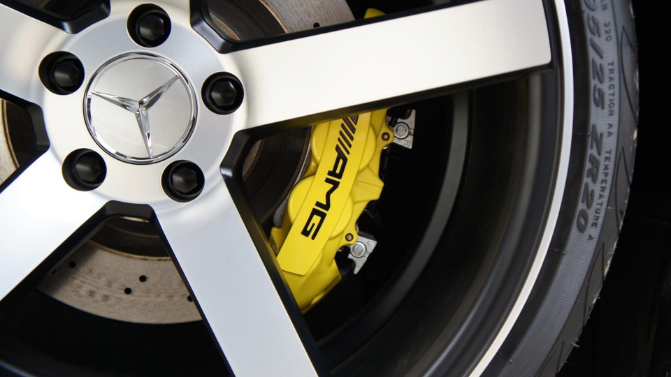 キャリパー塗装施工事例：ベンツCLS63AMG キャリパー塗装　カラー：#020 hawaiian passion yellow IMG9_765_FqoTaL_sub3.jpg