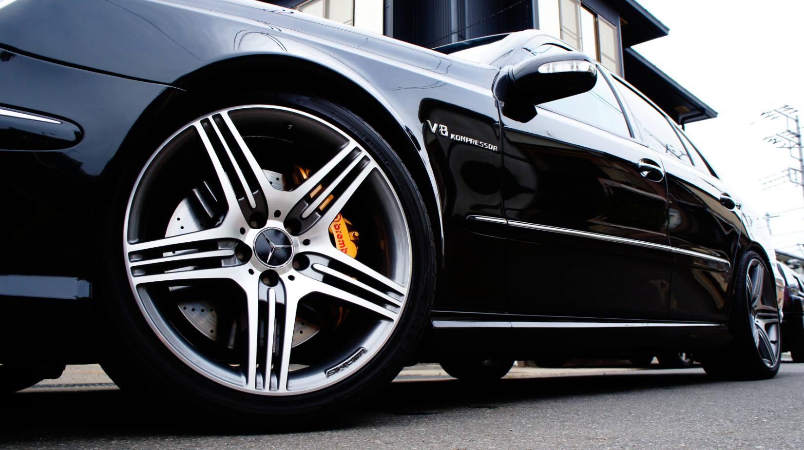 キャリパー塗装施工事例：Benz E55AMGキャリパー塗装＆ローター塗装＆LOGO★キャリパーCOLOR:tokyo midnight gold#003、ローターCOLOR:matte black IMG9_816_INQTR1_sub5.jpg