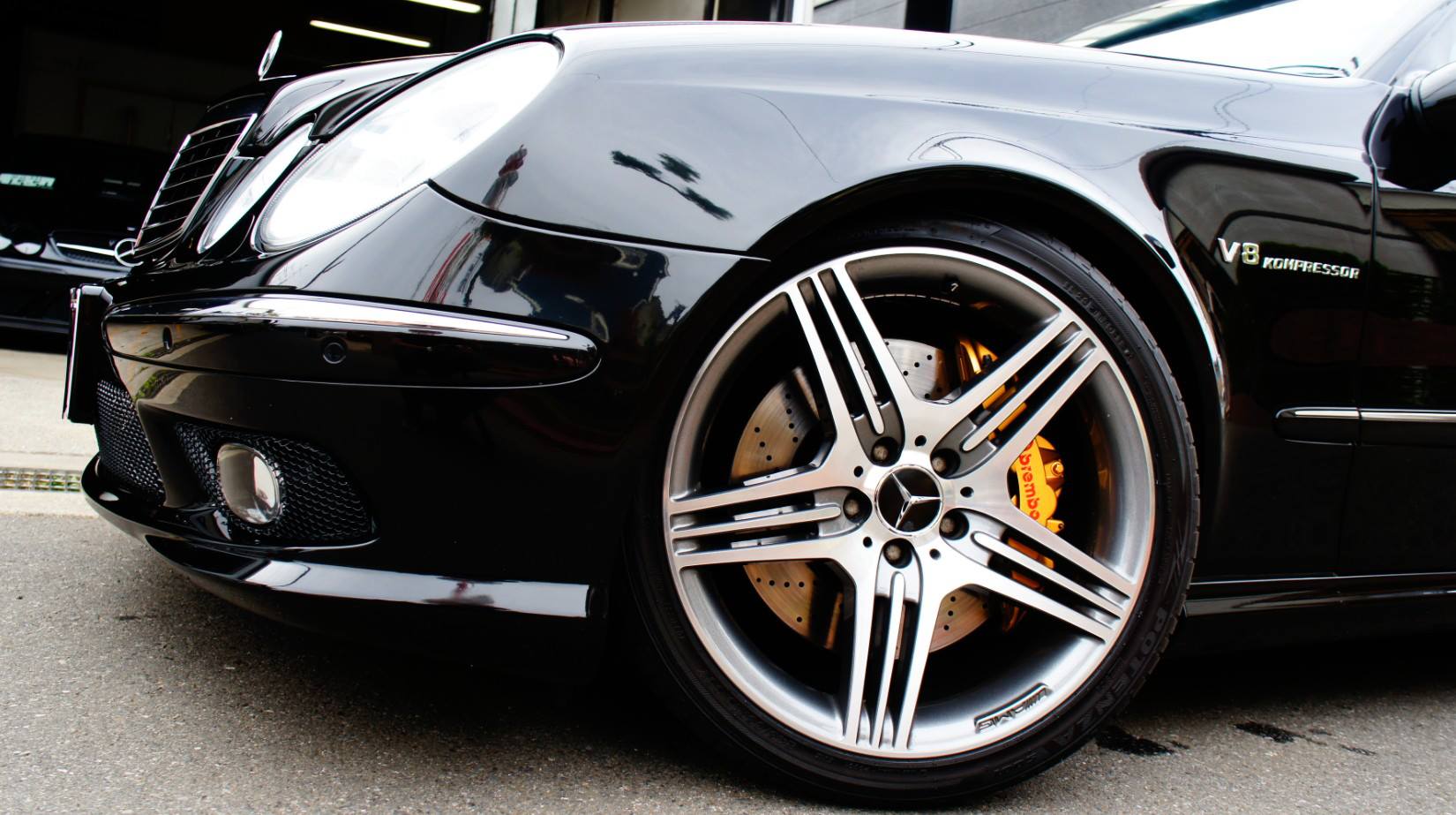 キャリパー塗装施工事例：Benz E55AMGキャリパー塗装＆ローター塗装＆LOGO★キャリパーCOLOR:tokyo midnight gold#003、ローターCOLOR:matte black IMG9_816_INQTR1_sub6.jpg