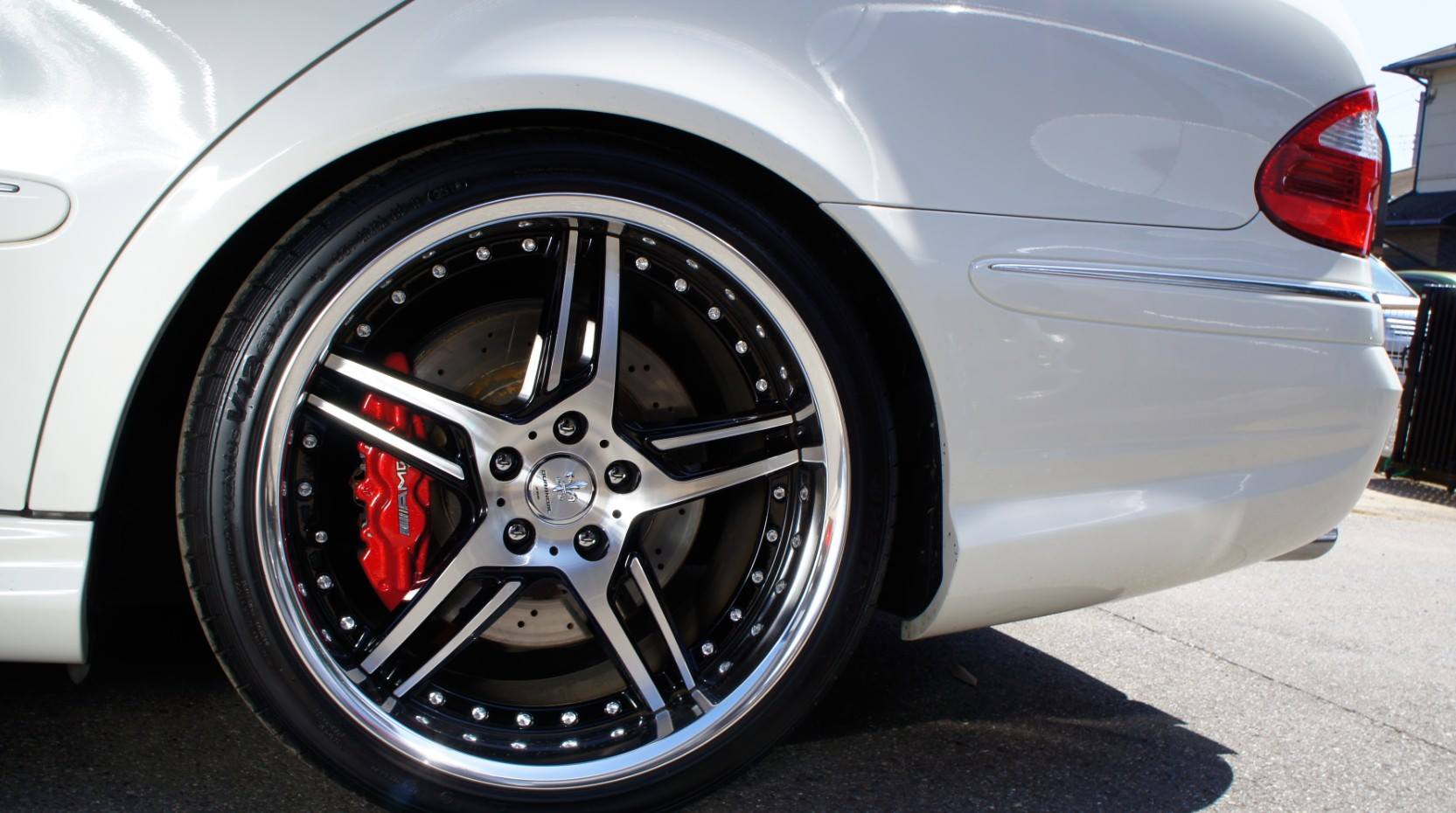 キャリパー塗装施工事例：Benz E55AMG SW W211キャリパー塗装＆LOGO★COLOR:#011 royal flash candy red IMG9_855_3cE543_sub4.jpg