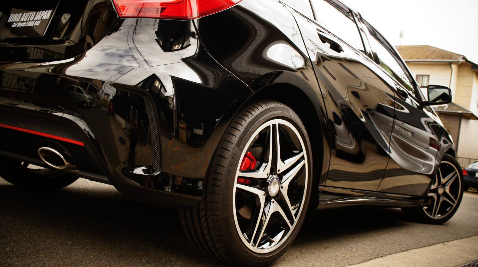 キャリパー塗装施工事例：Mercedes-Benz A180 W176キャリパー塗装＆LOGO★COLOR：#001 Italian losso solid CPJオリジナルノンダストブレーキパットに前後交換＆赤ライン前後バンパーラッピング IMG9_859_j7cyOE_sub7.jpg