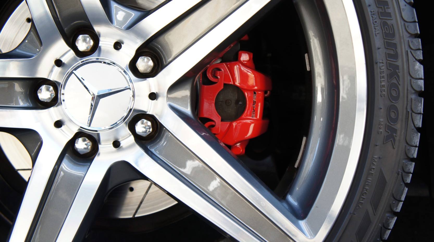 キャリパー塗装施工事例：Mercedes-Benz E500 W211キャリパー塗装＆LOGO★COLOR：#001 Italian losso solid ローター加工Type：SD（6スリット＆ドリルド） IMG9_861_MYsfIQ_sub1.jpg