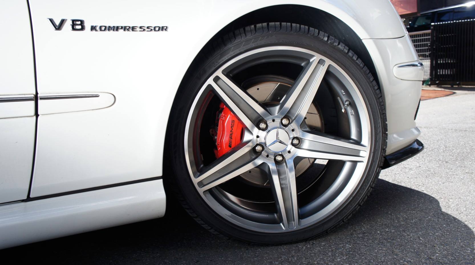 キャリパー塗装施工事例：Mercedes-Benz E500 W211キャリパー塗装＆LOGO★COLOR：#001 Italian losso solid ローター加工Type：SD（6スリット＆ドリルド） IMG9_861_MYsfIQ_sub2.jpg