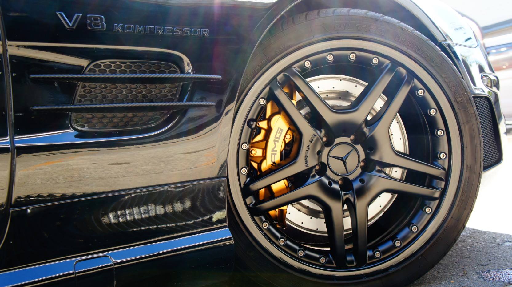 キャリパー塗装施工事例：Mercedes-Benz SL55AMGキャリパー塗装COLOR：#003 tokyo midnight gold ローター塗装COLOR：#005 deep coal black その他：HAJフルカスタム IMG9_870_goSrpI_sub4.jpg