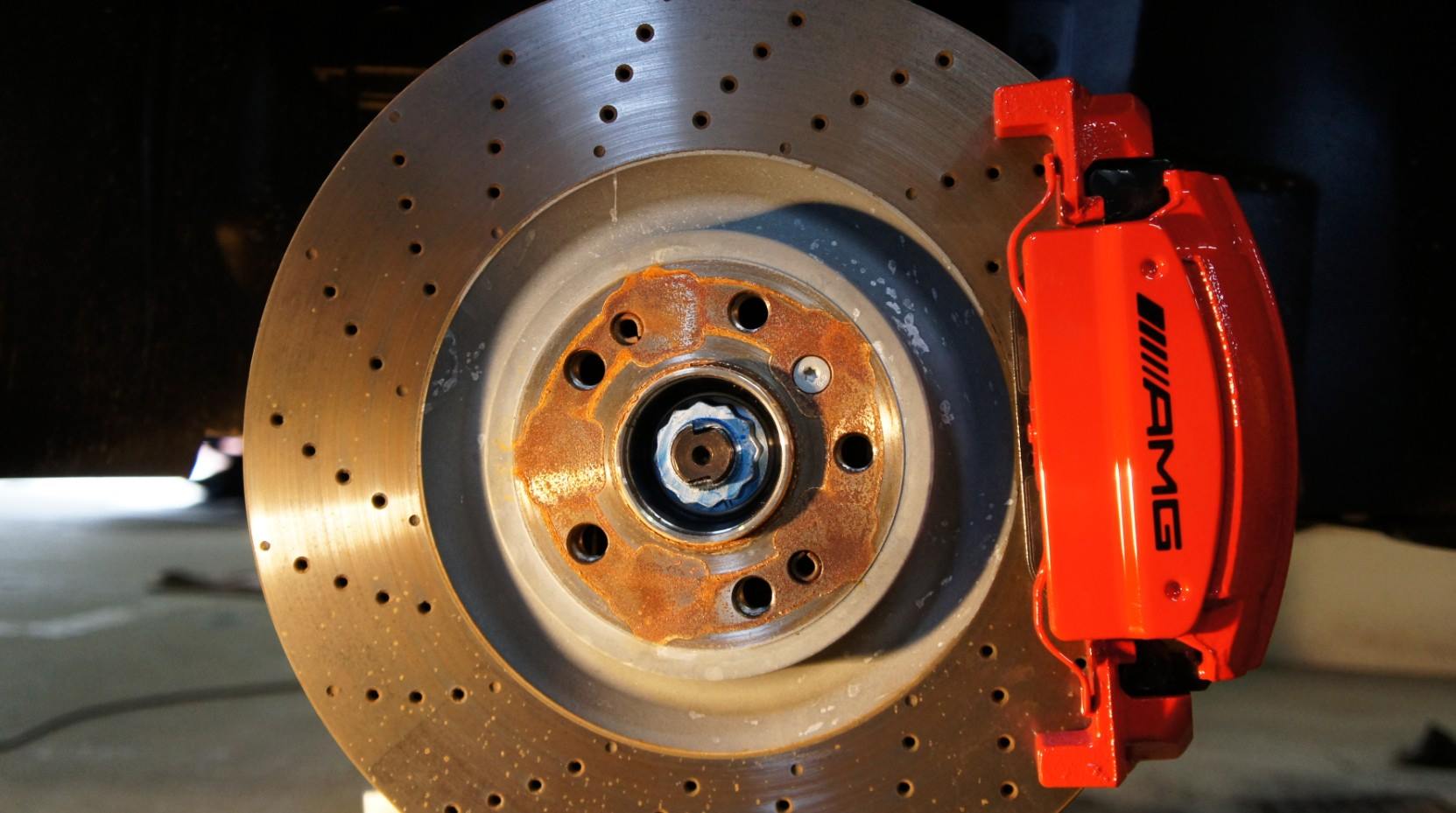 キャリパー塗装施工事例：Mercedes-Benz GL350 AMG-PKGキャリパー塗装COLOR：#001 Italian losso solid IMG9_874_Bqn3B5_sub1.jpg