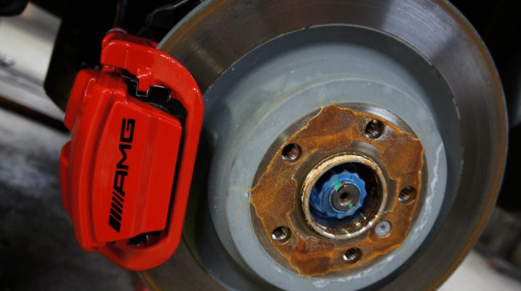 キャリパー塗装施工事例：Mercedes-Benz GL350 AMG-PKGキャリパー塗装COLOR：#001 Italian losso solid IMG9_874_Bqn3B5_sub2.jpg