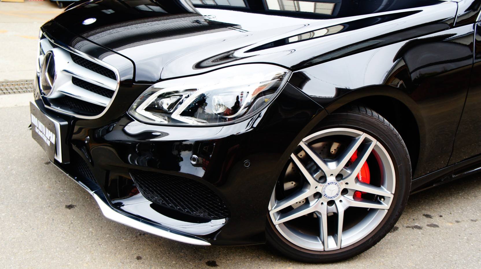 キャリパー塗装施工事例：Mercedes-Benz E-Classキャリパー塗装ＣＯＬＯＲ：#001 Italian losso solid IMG9_879_weBOC1_sub5.jpg