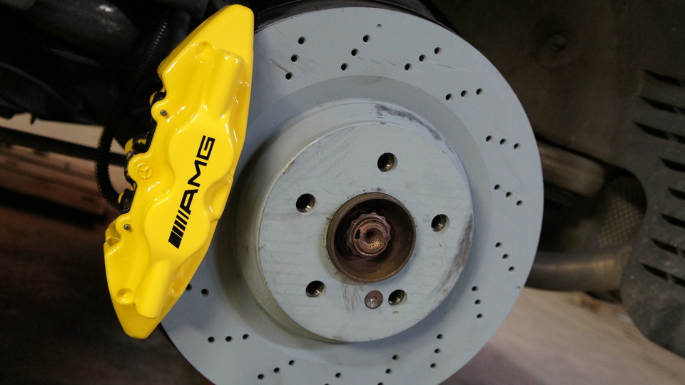 キャリパー塗装施工事例：ベンツBenz R230AMG用ブレンボキャリパー取付塗装　COLOR:#002 giallo modena IMG9_928_lmYhRc_sub1.jpg