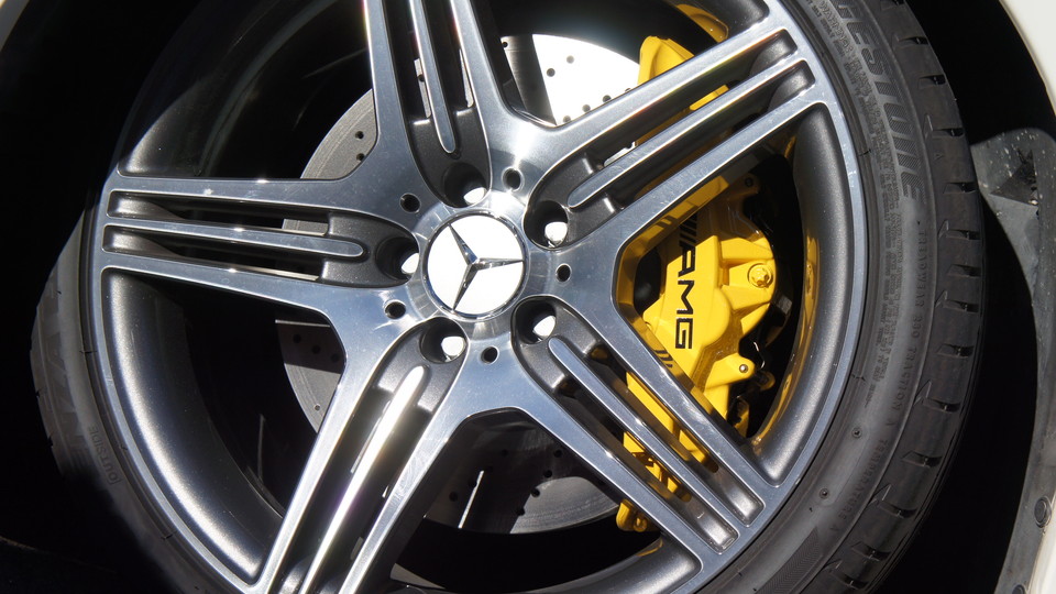 キャリパー塗装施工事例：ベンツBenz R230AMG用ブレンボキャリパー取付塗装　COLOR:#002 giallo modena IMG9_928_lmYhRc_sub2.jpg