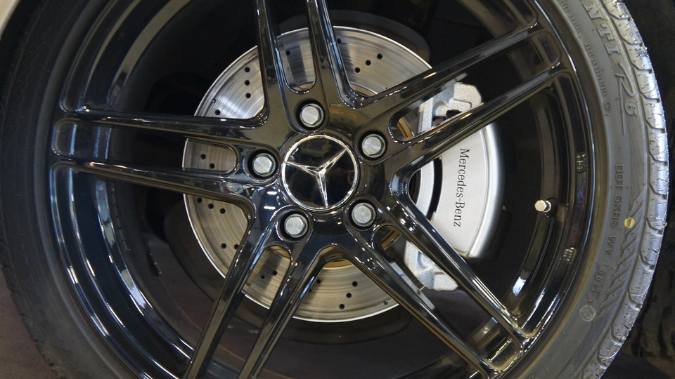 キャリパー塗装施工事例：ベンツW204Cクラス純正キャリパー塗装　COLOR:#006 diamond dust silver＆ローター塗装　COLOR:#1107PLATINUM NEW BRONZE PEARL METALLIC IMG9_941_vMDO0H_sub2.jpg