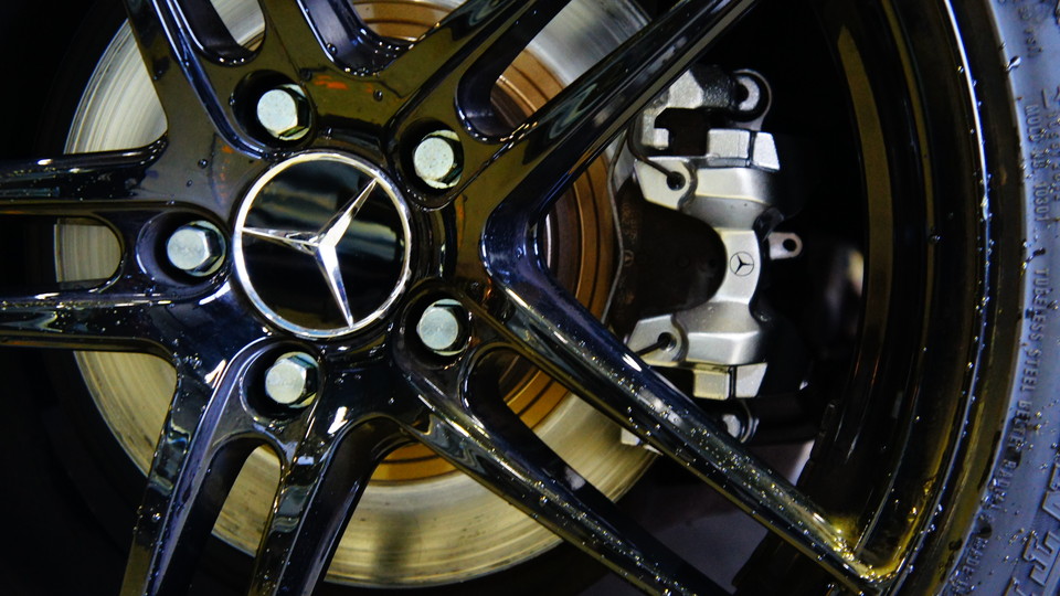 キャリパー塗装施工事例：ベンツW204Cクラス純正キャリパー塗装　COLOR:#006 diamond dust silver＆ローター塗装　COLOR:#1107PLATINUM NEW BRONZE PEARL METALLIC IMG9_941_vMDO0H_sub6.jpg