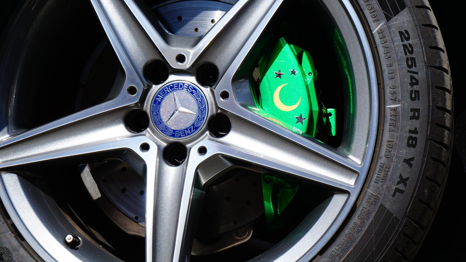 キャリパー塗装施工事例：ベンツＷ205Ｃクラス純正キャリパー塗装　ＣＯＬＯＲ：#1104ETERNITY NATURE FREKE GREEN IMG9_957_fOyRRX_sub3.jpg