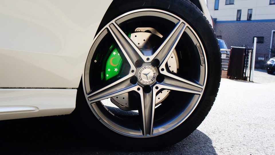 キャリパー塗装施工事例：ベンツＷ205Ｃクラス純正キャリパー塗装　ＣＯＬＯＲ：#1104ETERNITY NATURE FREKE GREEN IMG9_957_fOyRRX_sub5.jpg