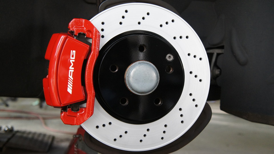 ベンツW204Cクラス純正キャリパー塗装　COLOR：#001 Italian losso solid、ローター塗装　COLOR:#005 deep coal black　ローター加工RrのみType:DD