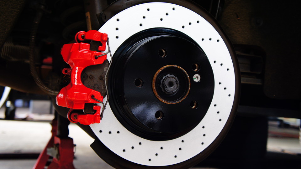 キャリパー塗装施工事例：ベンツW204Cクラス純正キャリパー塗装　COLOR：#001 Italian losso solid、ローター塗装　COLOR:#005 deep coal black　ローター加工RrのみType:DD IMG9_960_JdzKi5_sub1.jpg