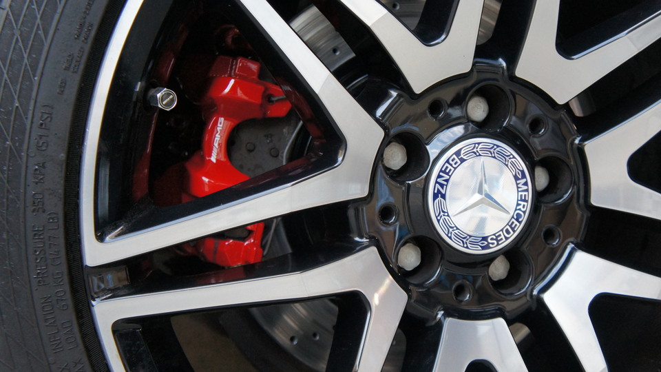 キャリパー塗装施工事例：ベンツW204Cクラス純正キャリパー塗装　COLOR：#001 Italian losso solid、ローター塗装　COLOR:#005 deep coal black　ローター加工RrのみType:DD IMG9_960_JdzKi5_sub7.jpg