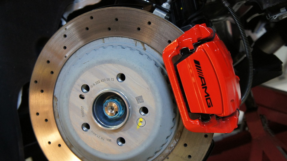 キャリパー塗装施工事例：ベンツＣ217Ｓクラスクーペ純正キャリパー塗装　ＣＯＬＯＲ：#001 Italian losso solid IMG9_993_KLToN6_sub1.jpg